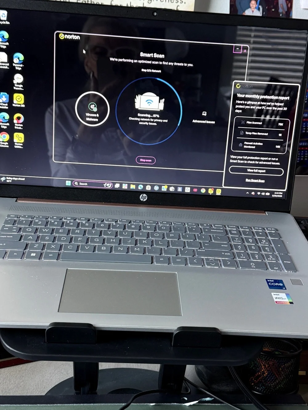 HP Laptop intel CORE 17 Intel IRIS X GRAPHICS in Rose Gold Metallic Finish